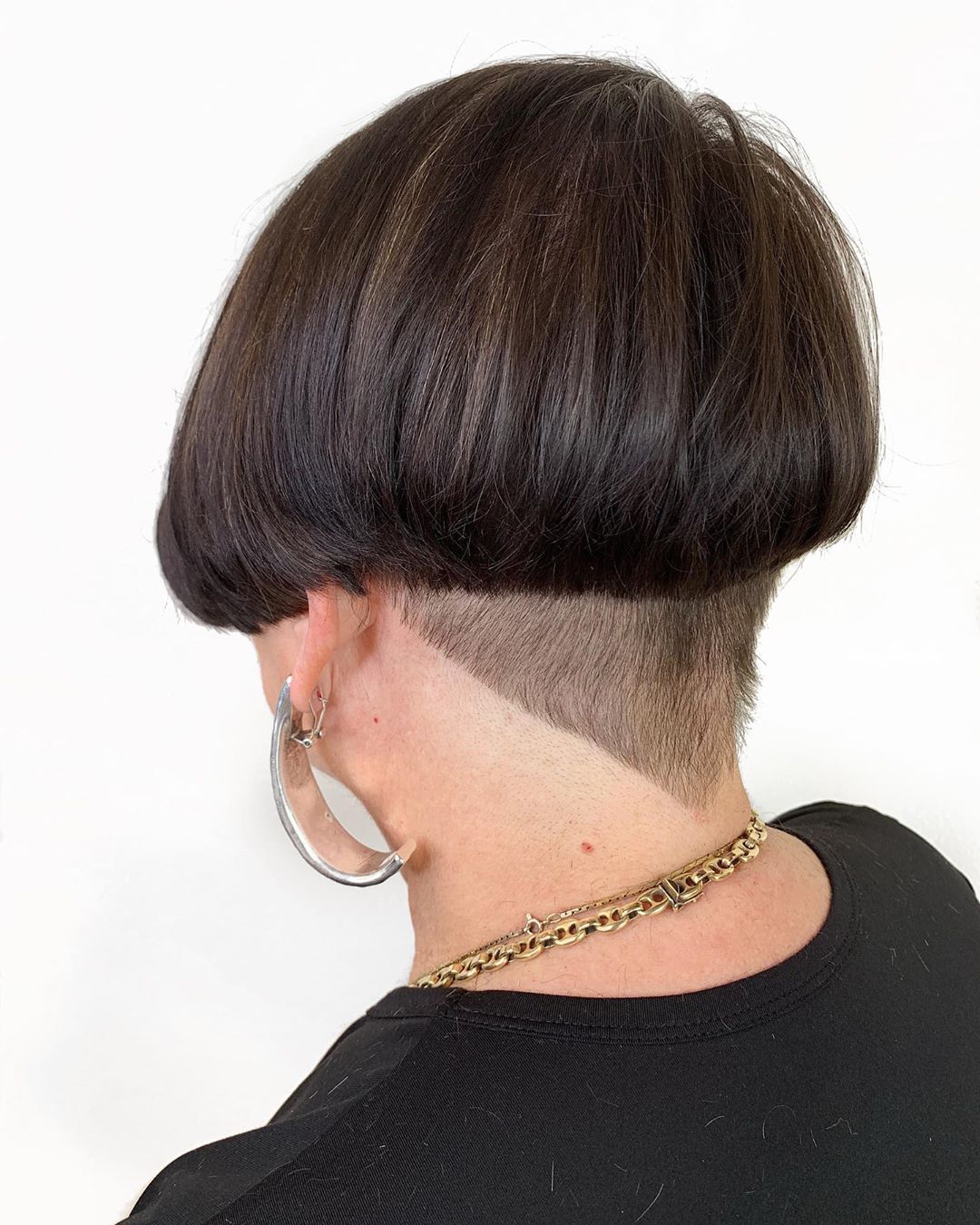 A Cool and Edgy Short Bob for Fine Hair