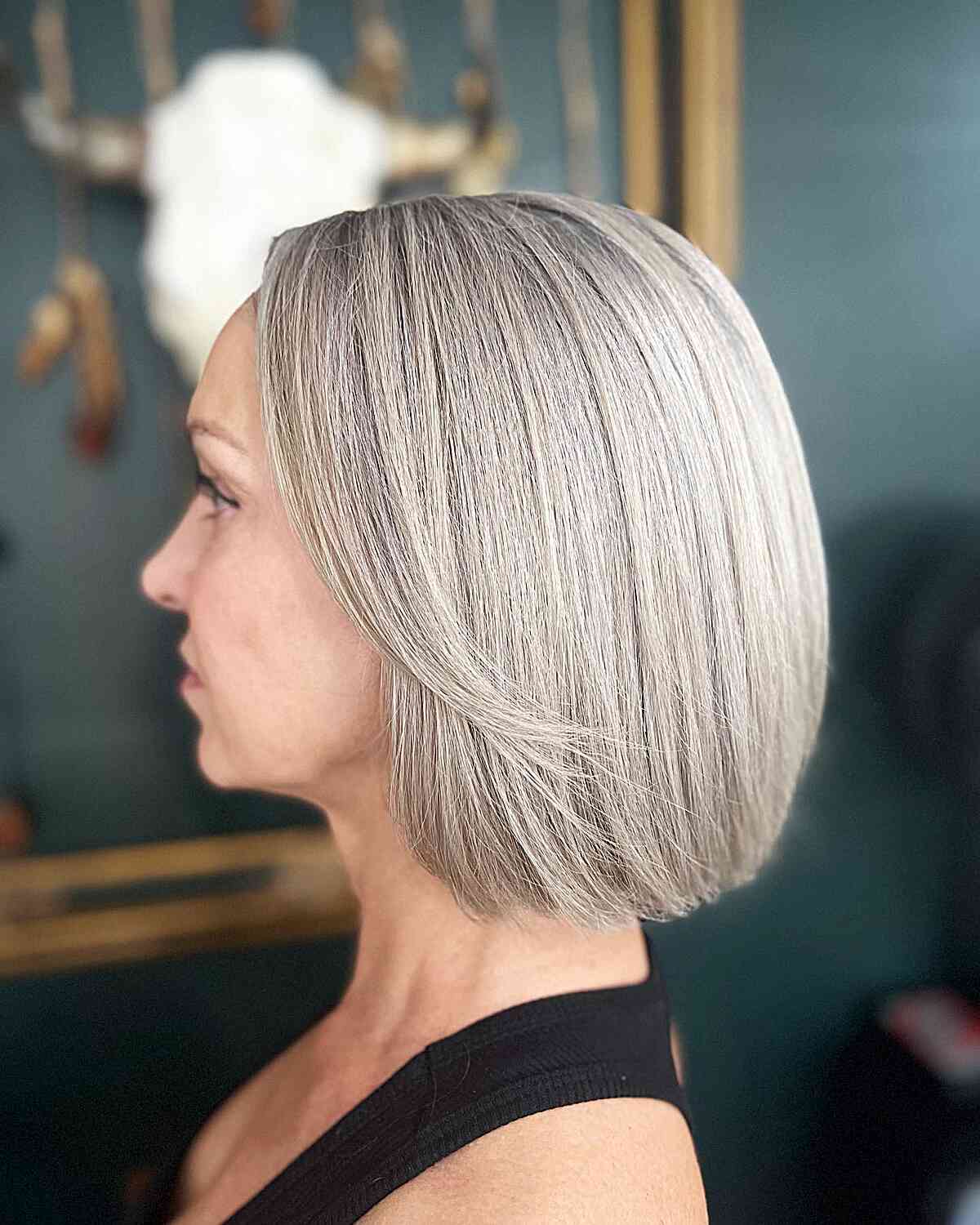 Neck-Length Classic Bob with Blonde Ash Gray Tone for 50-year-olds