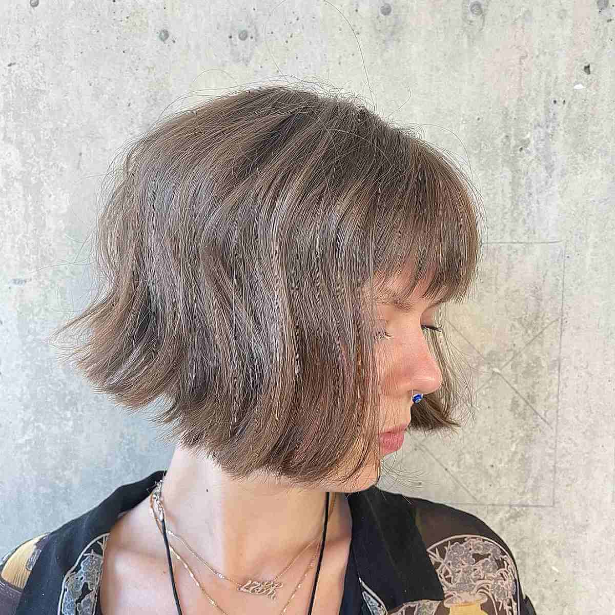 Loose Waves on Short Bobbed Hair with Bangs